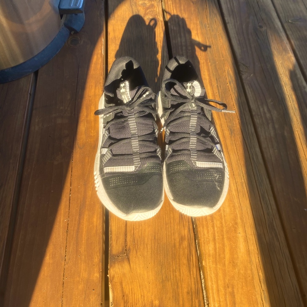 Under Armour Athletic Shoes Size 10